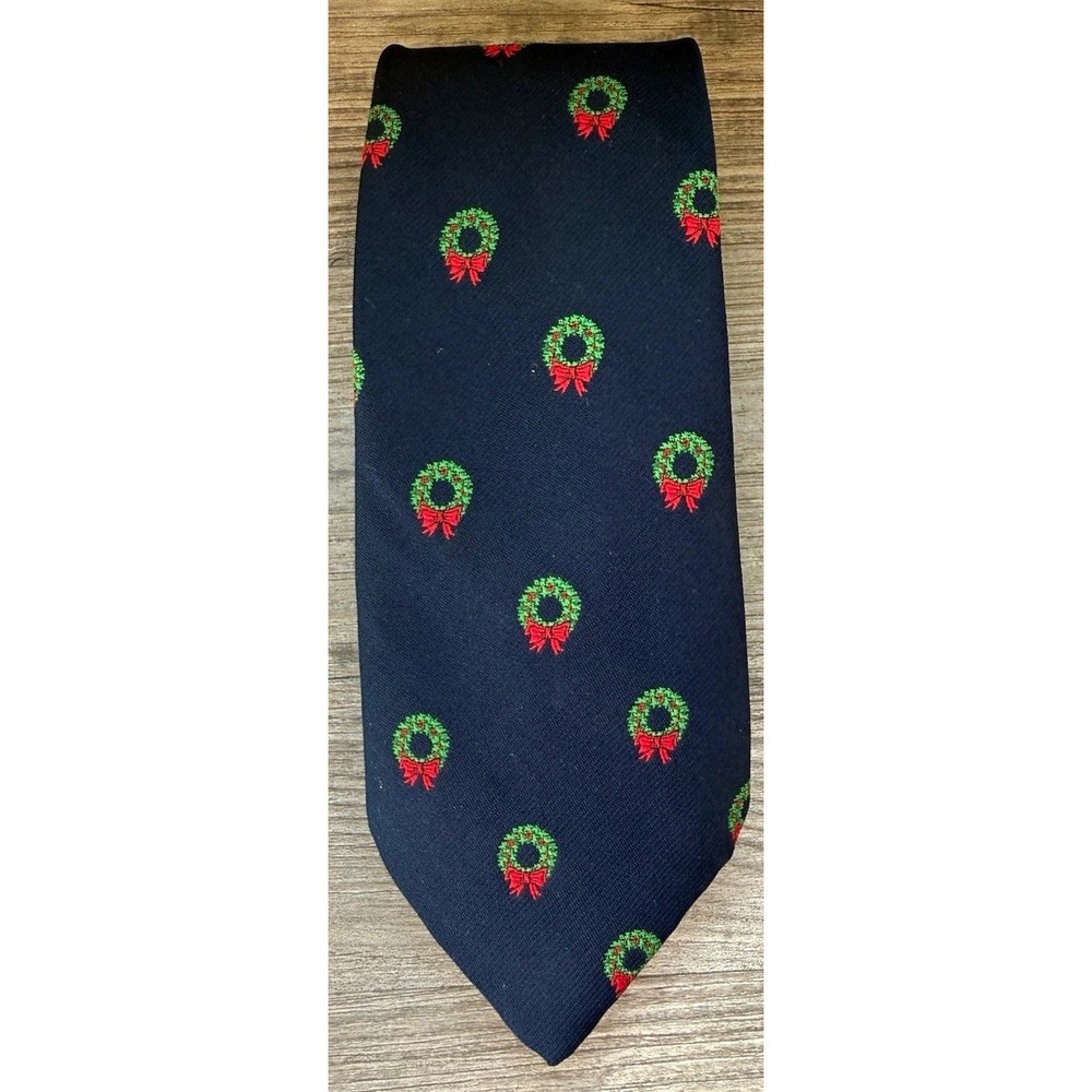 Cape Cod Neckwear Men's Tie Navy Green Red Christmas Holiday Wreath Floral